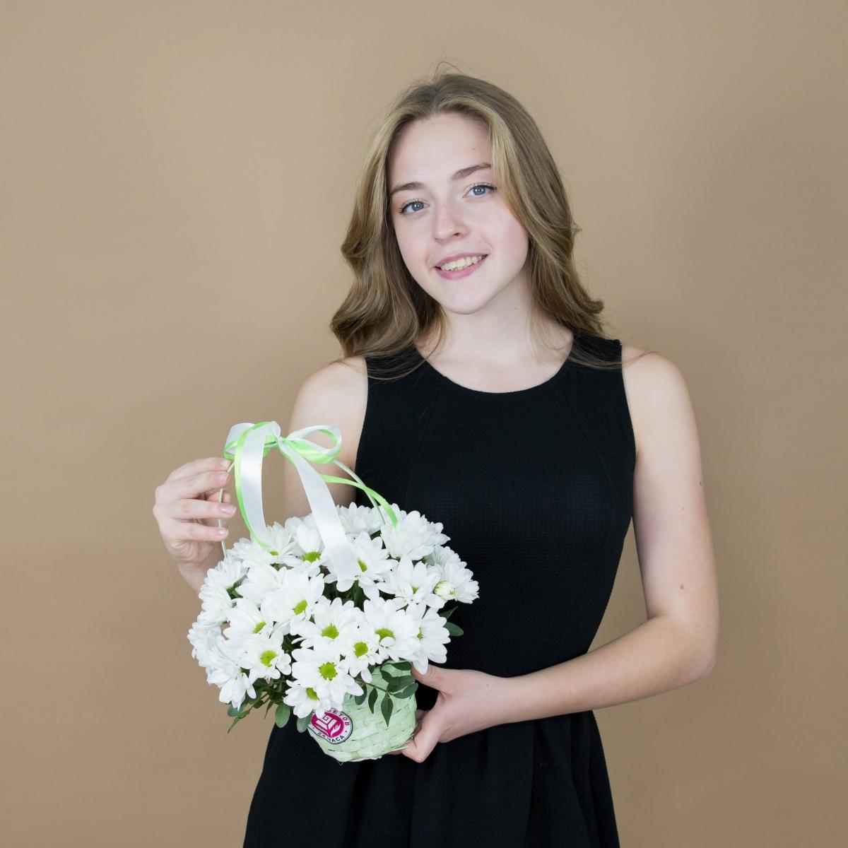 Хризантема белая в корзине (артикул букета - 95040)