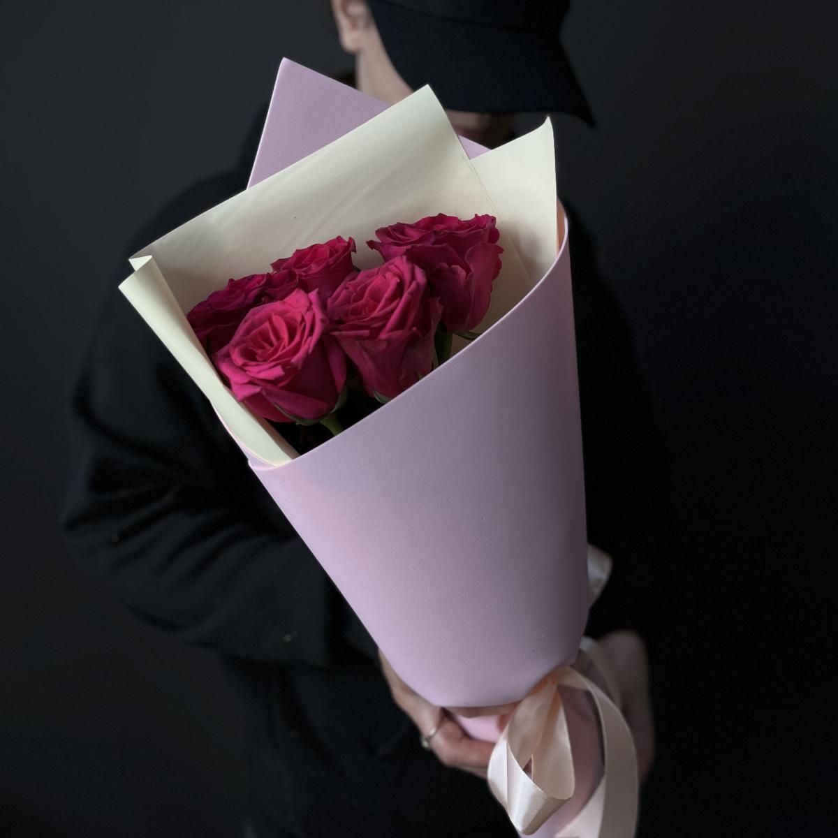 Букеты из розовых роз 40 см (Эквадор) [код  95392]